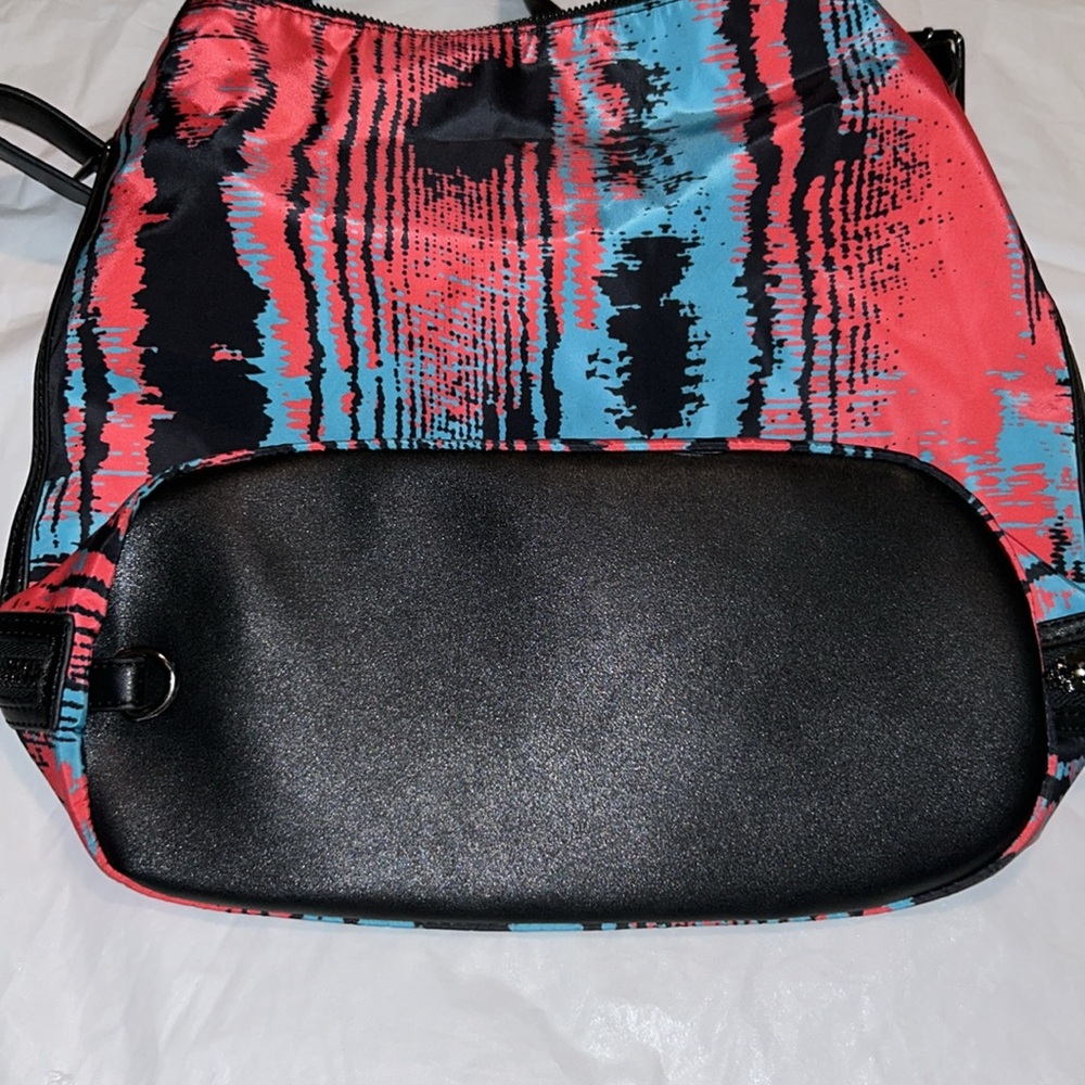 NEW Fabletics Hermosa Sling Tote in Heat Wave Print - Picture 4 of 9